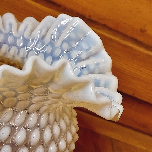 FENTON Hobnail Opalescent Vase - Picture 5 of 6